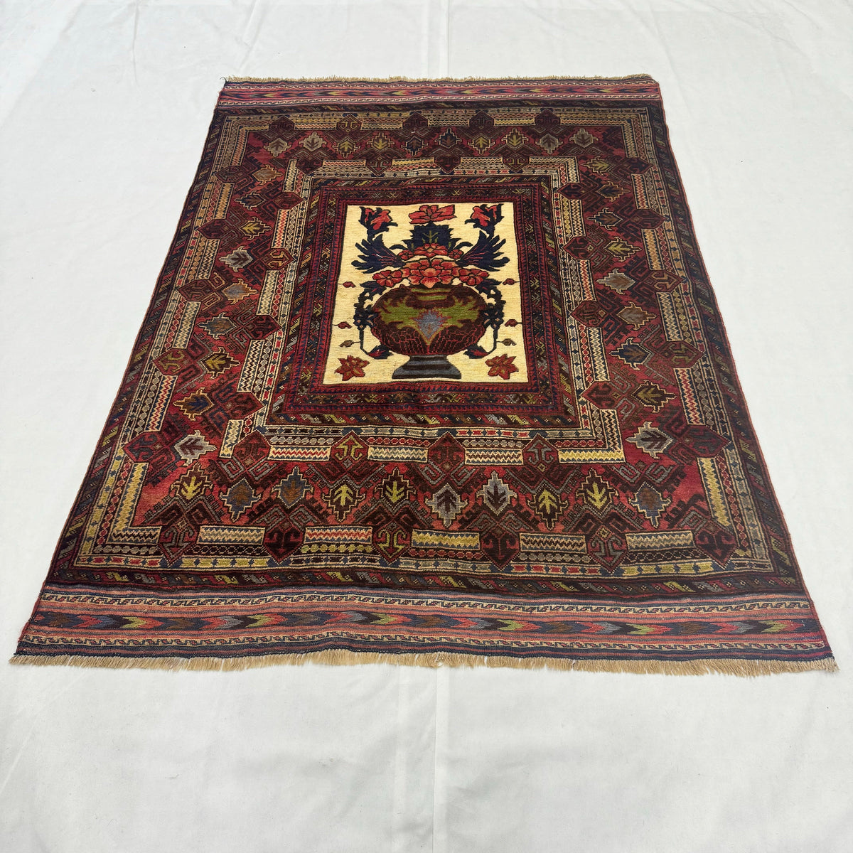 Handmade Wool Rug – Sultani Guldan Floral Vase – 4.5 ft x 6.5 ft – Red & Gold – photo 2