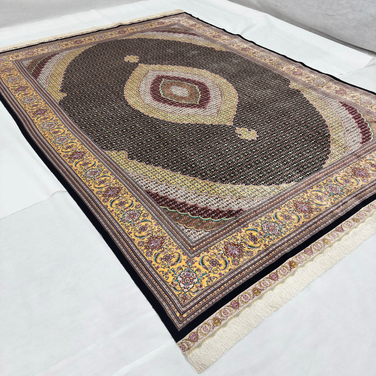 CMO Paris Silk Rug – Classic Medallion – 8 ft x 11 ft – Black & Gold – photo 2