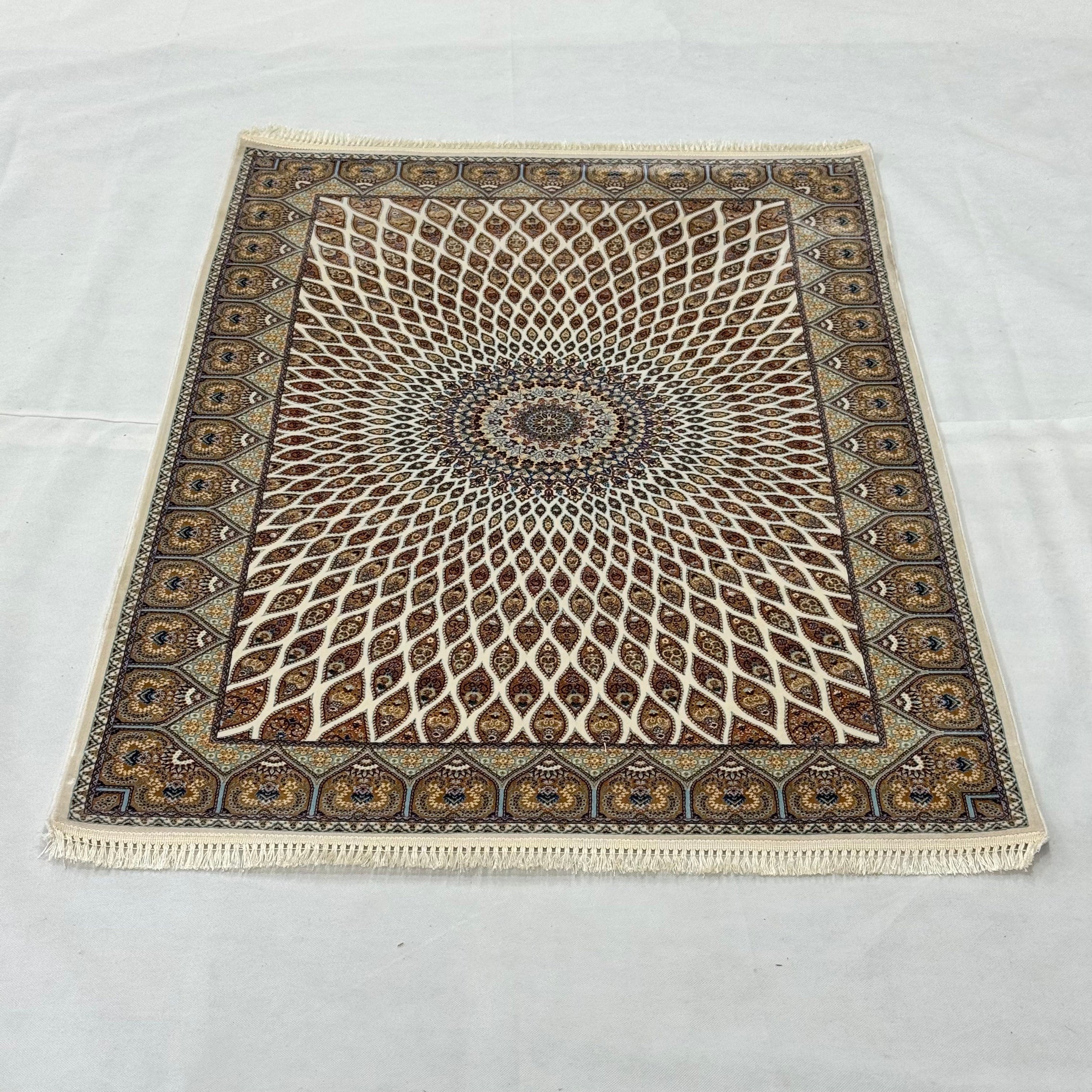 Persian Silk Gonbad Sunburst Rug 3 ft x 5 ft | 1600 Reeds